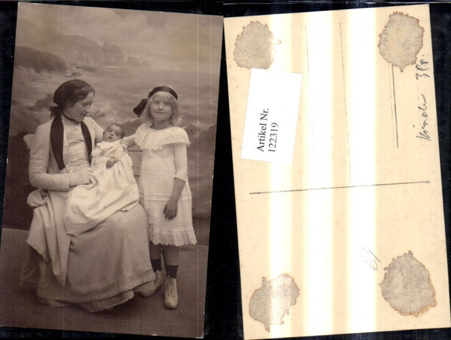 122319,Foto Ak Kinder Mädchen u. Baby Kleinkind m. Frau Mutter