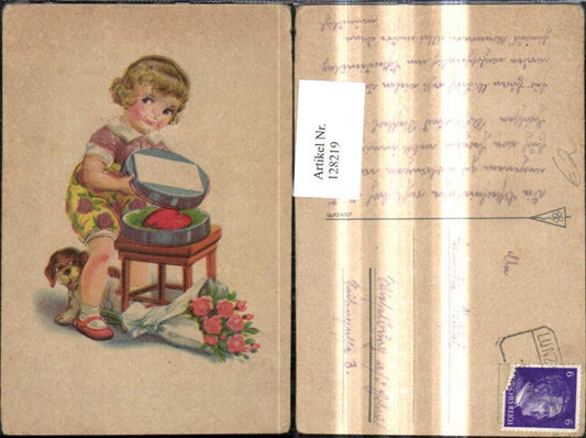 128219,Künstler Ak Mädchen m. Geschenkschachtel Herz Hund Rosen Strauß Blumen