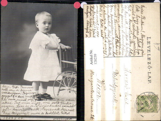 128239,Kind Süsses Mädchen i. weissen Kleid b. Kinderrollstuhl