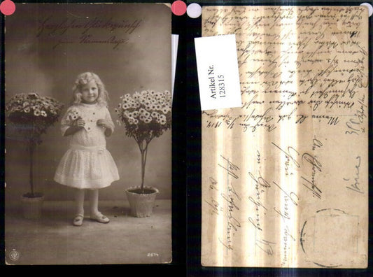 128315,Foto Ak Mädchen weisses Kleid Brief Kuvert Margeriten Töpfe pub NPG 2674