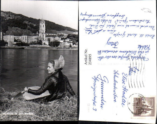 234895,Dürnstein in d. Wachau Teilansicht Frau in Tracht