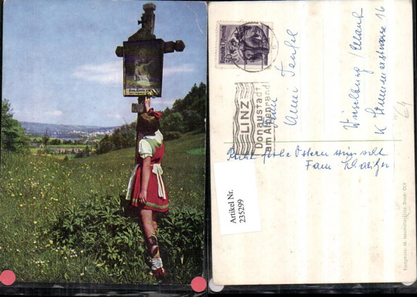235299,Wegkreuz Wiese Mädchen m. Kleid b. Linz
