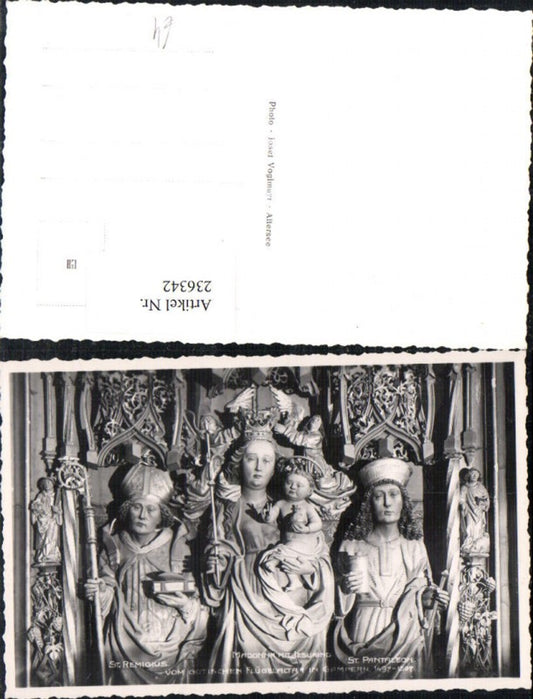 236342,Gampern Kirche Flügelaltar St. Remigius Madonna m. Jesuskind u. St. Pantaleon