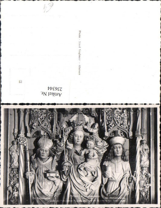 236344,Gampern Kirche Flügelaltar St. Remigius Madonna m. Jesuskind u. St. Pantaleon