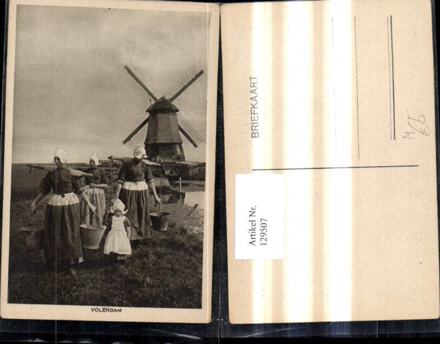 129507,Foto Ak Volendam Windmühle Frauen i. Tracht Haube Tragjoch Tragstange