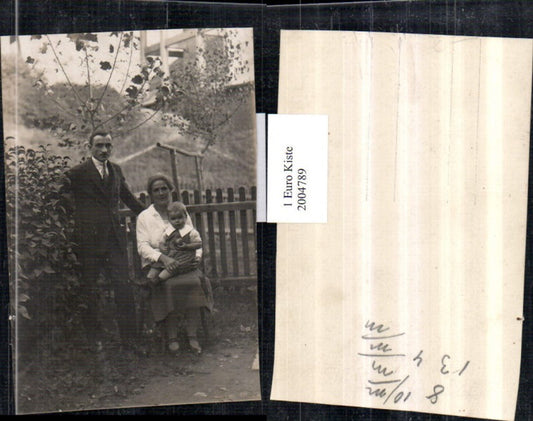 2004789,Foto AK Mann u. Frau m. Kind