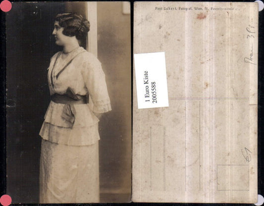 2005588,Foto AK Frau m. Kleid Portrait pub Paul Eckert Wien