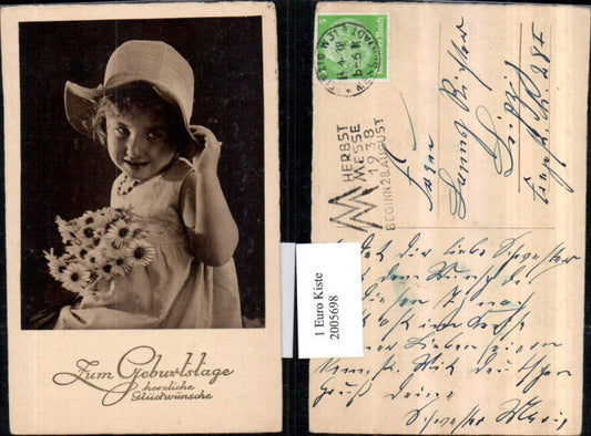 2005698,Geburtstag Mädchen m. Hut u. Blumenstrauß Margeriten Portrait