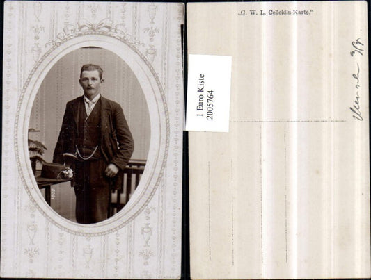 2005764,Mann m. Anzug Krawatte Bart Hut Passepartout