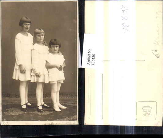 136130,Foto Ak Mädchen i. weissen Kleidern Lackschuhe