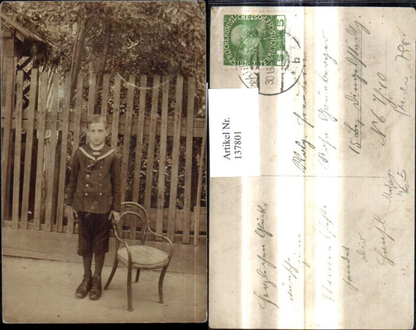 137801,Foto Ak Bub Junge Uniform Matrosenanzug v. Zaun
