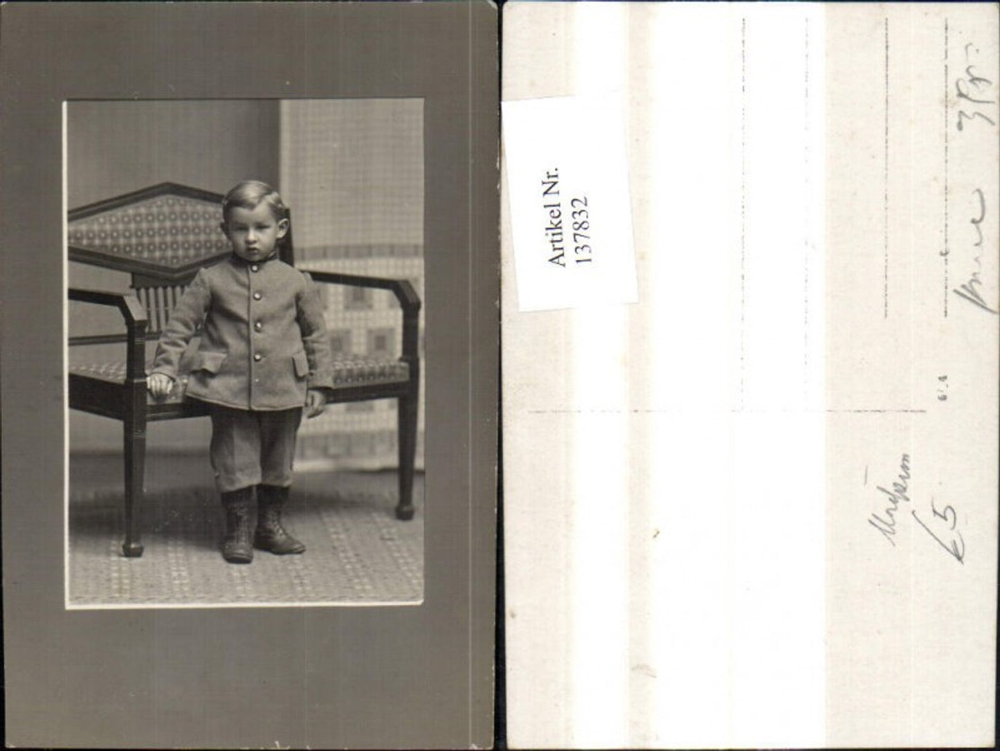 137832,Foto Ak Bub Junge Uniform v. Bank