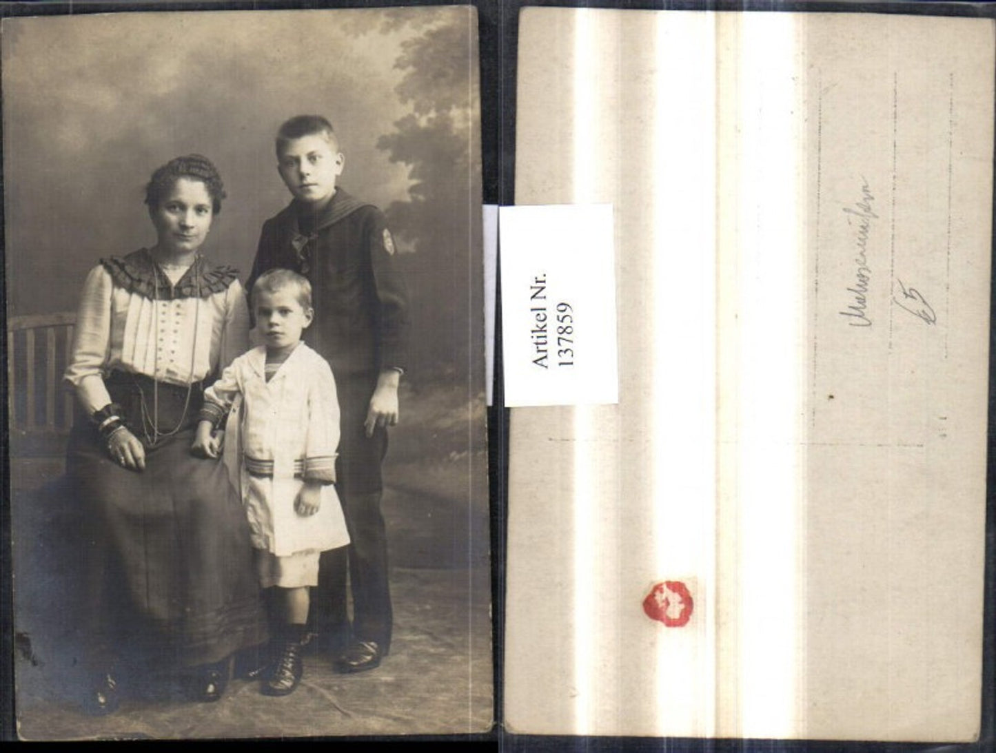 137859,Foto Ak Frau m. Buben Jungen Uniform Matrosenanzug