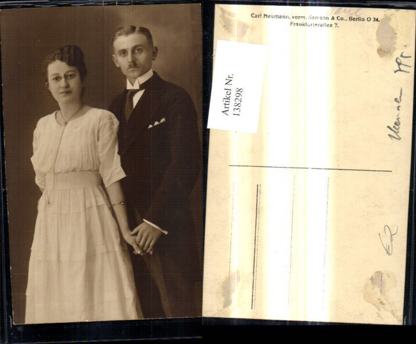 138298,Foto Frau weisses Kleid Halskette Schmuck Mann Anzug