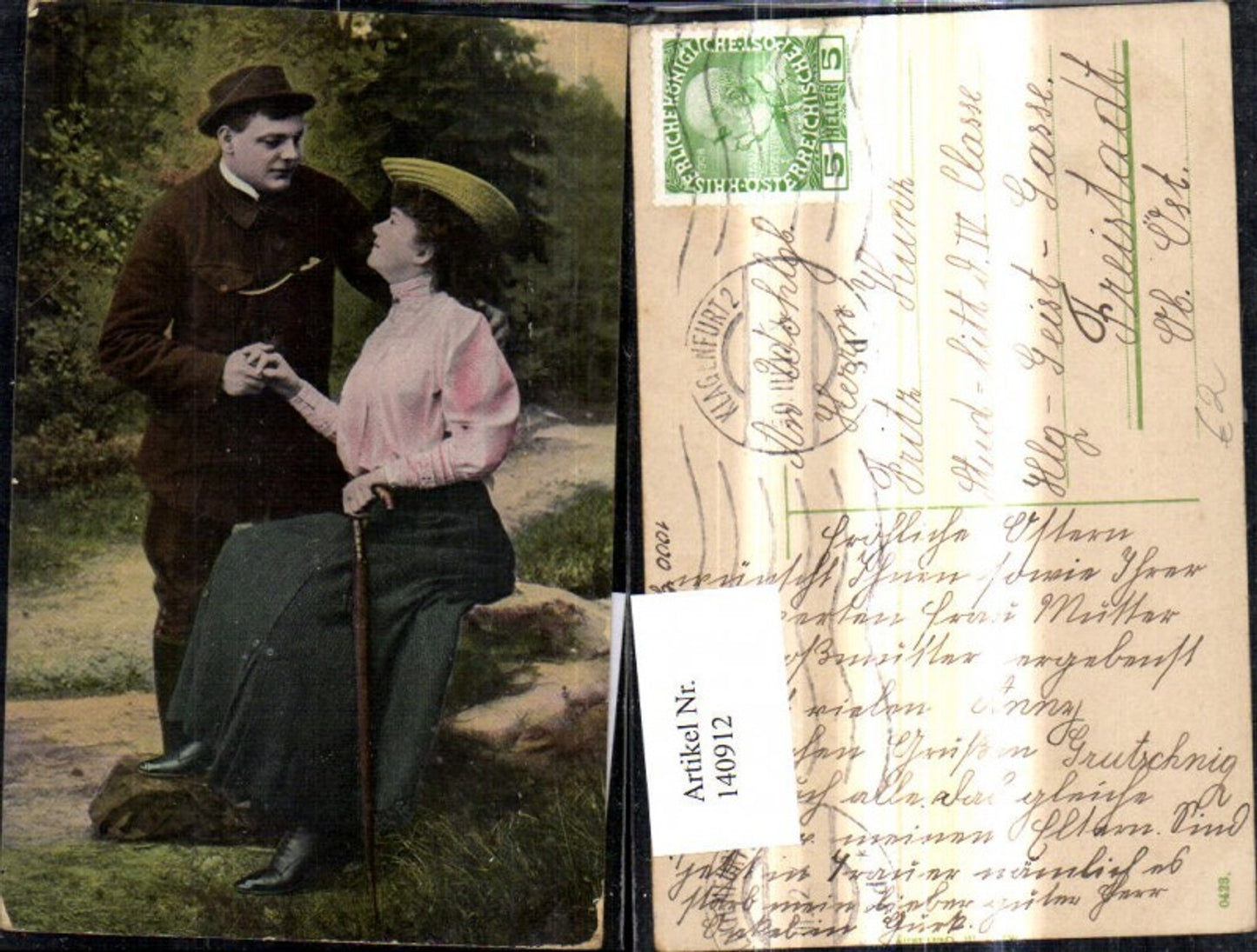 140912,Paar m. Hut Frau Mann Hat Gehstock v. Waldkullisse