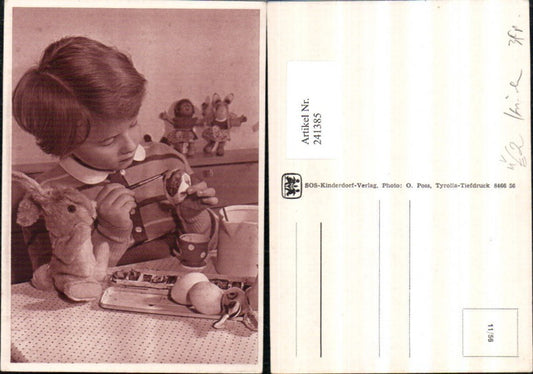 241385,SOS Kinderdorf 11/56 Kind b. Eier bemalen Stoffhase Puppen