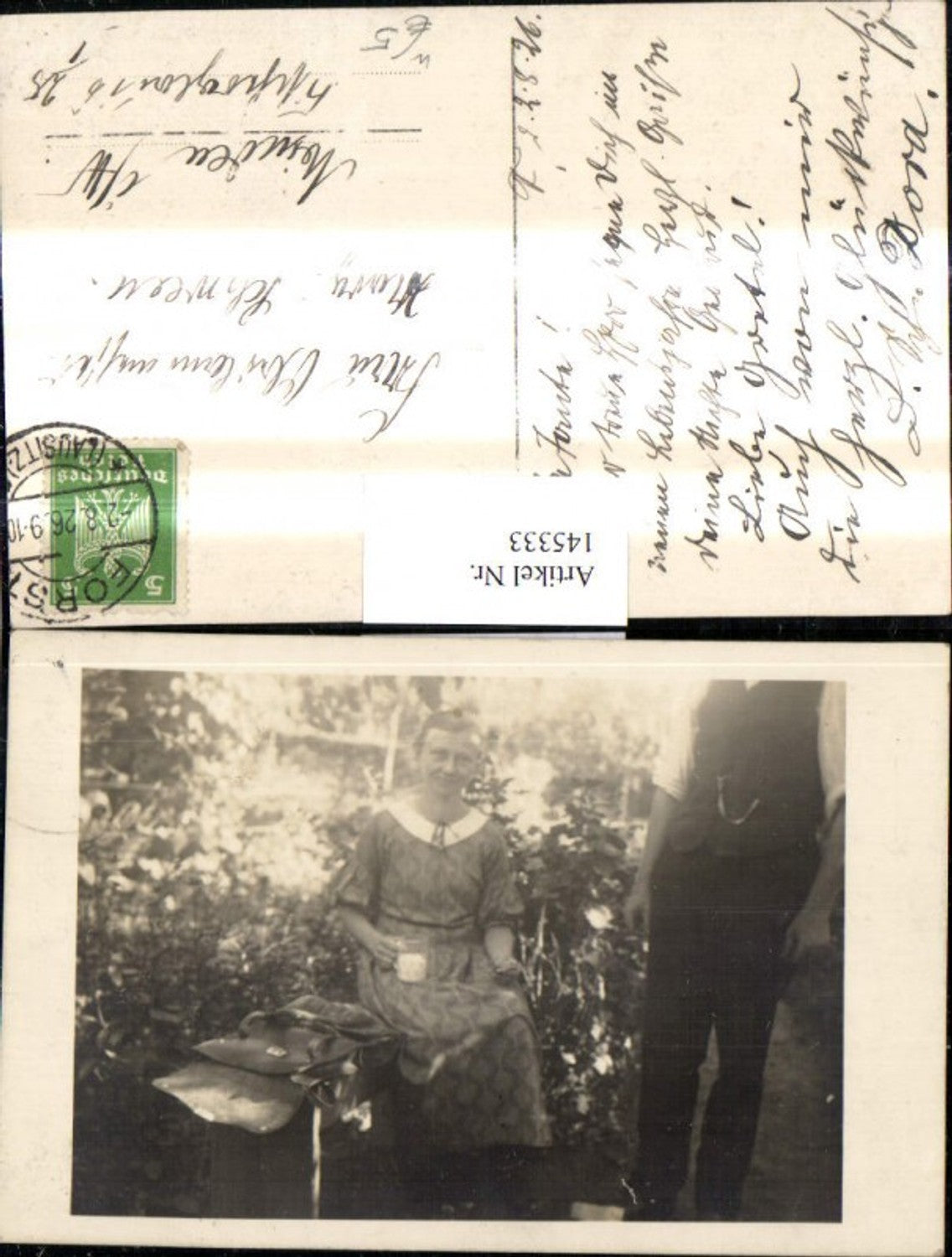 145333,Foto Ak Frau m. Glas Mann Tasche Forst Lausitz