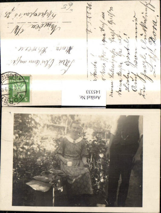 145333,Foto Ak Frau m. Glas Mann Tasche Forst Lausitz