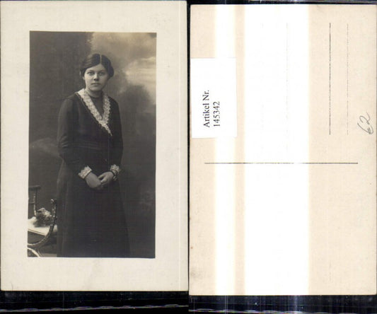 145342,Foto Ak Frau Kleid Passepartout