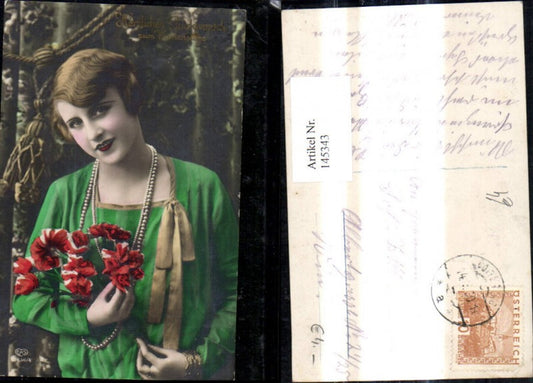 145343,Frau Kleid Perlenkette Halskette Blumen Strauß Glückwunsch Namenstag