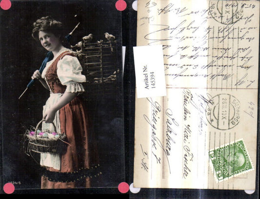 145394,Frau m. Schirm Flechtfrisur Vogelkäfig a. Rücken Korb m. Eier