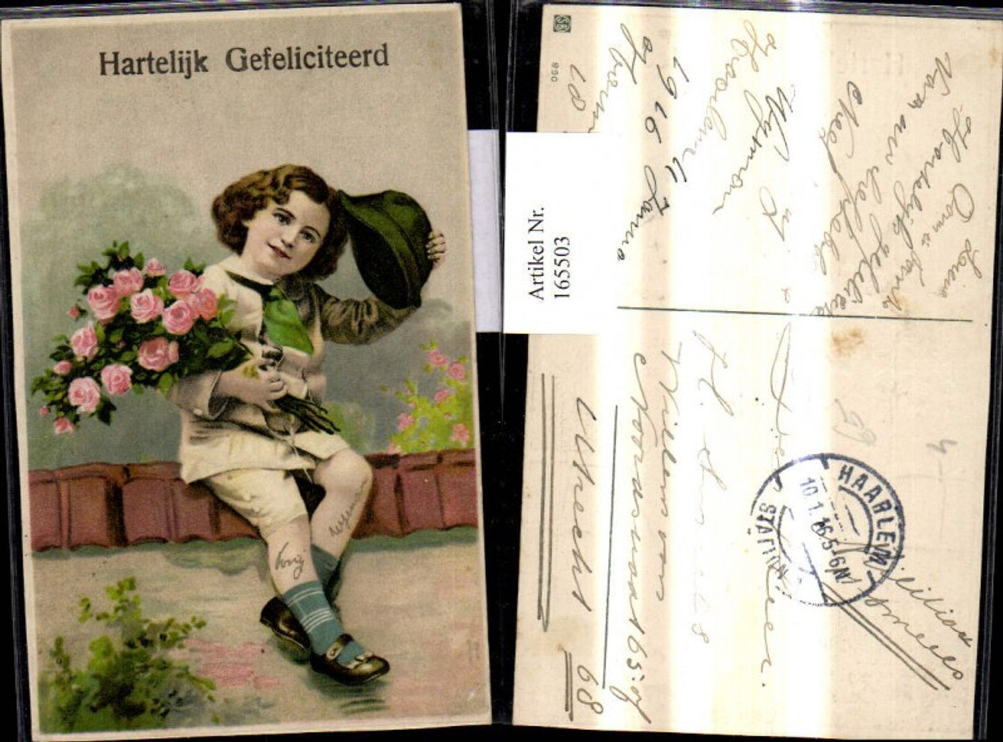 165503,Präge Ak Bub Junge m. Hut Strauß Rosen Blumen sitzt a. Mauer
