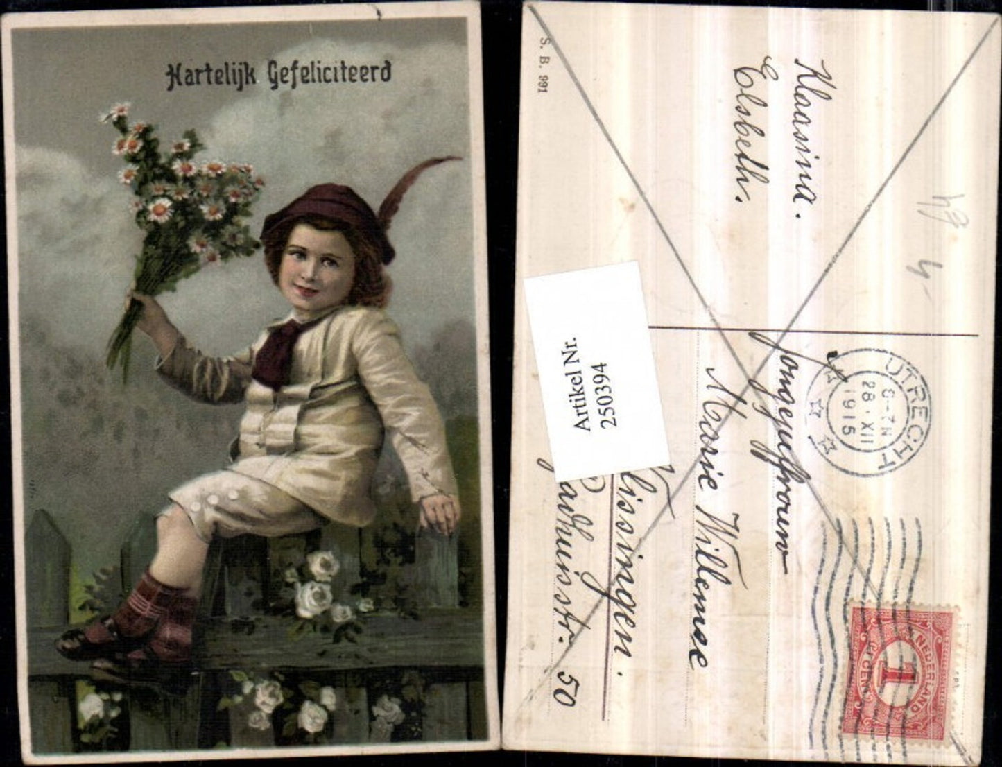 250394,Präge AK Junge m. Federhut Blumenstrauß Blumen Margeriten Gartenzaun Rosen