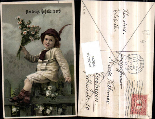 250394,Präge AK Junge m. Federhut Blumenstrauß Blumen Margeriten Gartenzaun Rosen