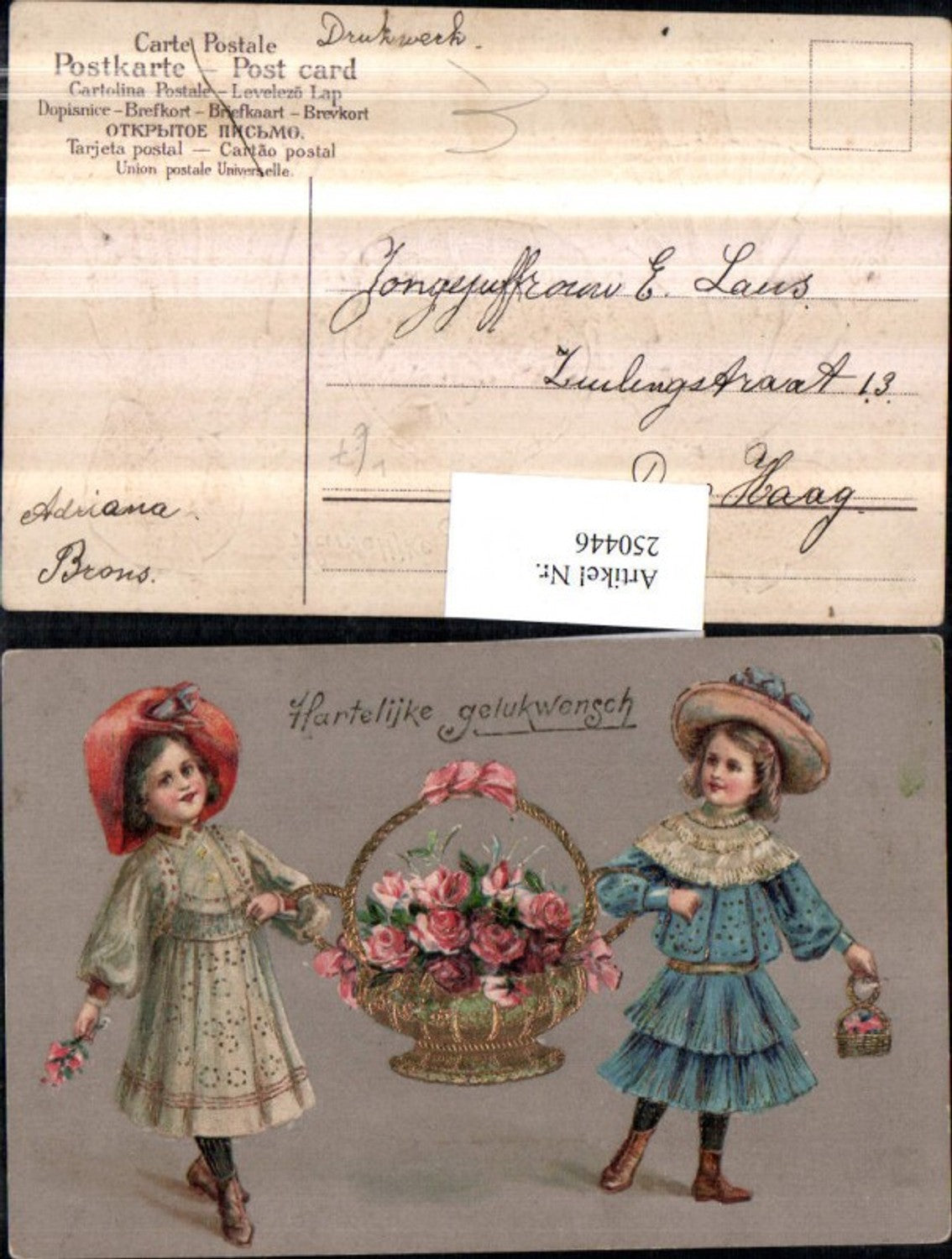 250446,Präge Litho AK Goldverzierung Mädchen m. Hüten Kleider Korb Rosen Rosenblüten Schleife