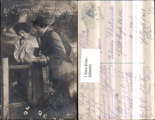 2006693,Es ist bestimmt in Gottes Rat Liebespaar Mann m. Hut Rucksack Frau m. Kleid Zaun