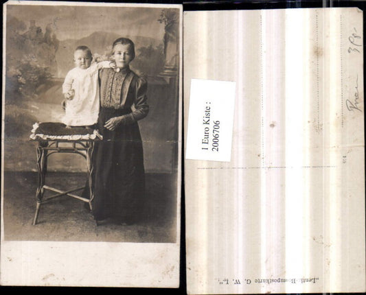 2006706,Foto AK Frau m. Bluse Rock Kind Tischchen Fototapete