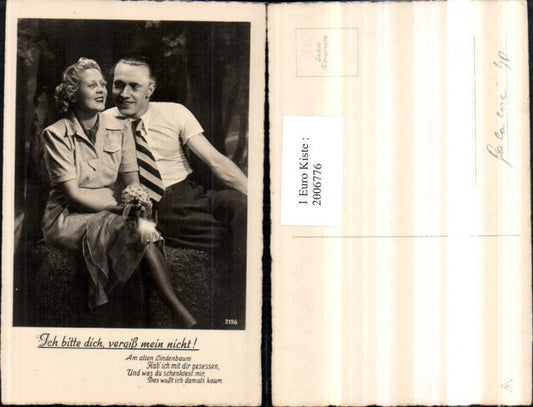 2006776,Ich bitte dich vergiss mich nicht Spruch Text Liebespaar Mann m. Hemd Krawatte Frau m. Blumenstrauß