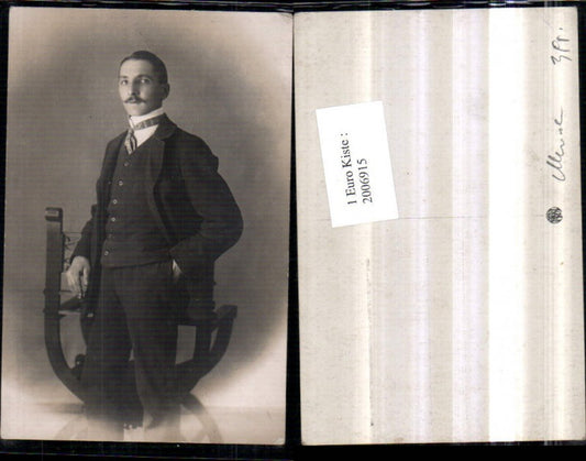 2006915,Foto AK Mann m. Anzug Krawatte Bart Portrait Stuhl Sessel