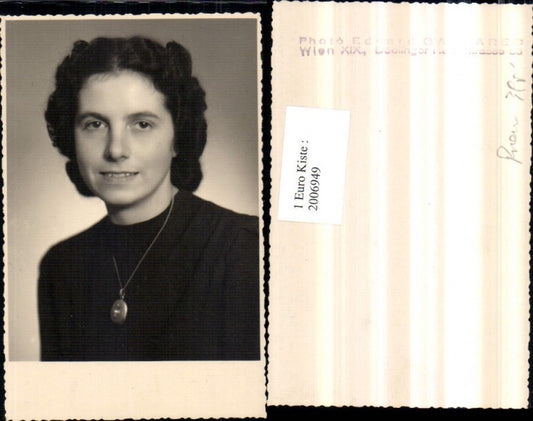 2006949,Foto AK Frau Mädchen m. Kette Portrait pub Foto Eduard Gasparec Wien