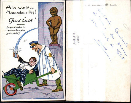 173159,Künstler Ak Scherz Humor Betrunkener i. Schubkarre Scheibtruhe m. Glas Mannecken Pis Bruxelles