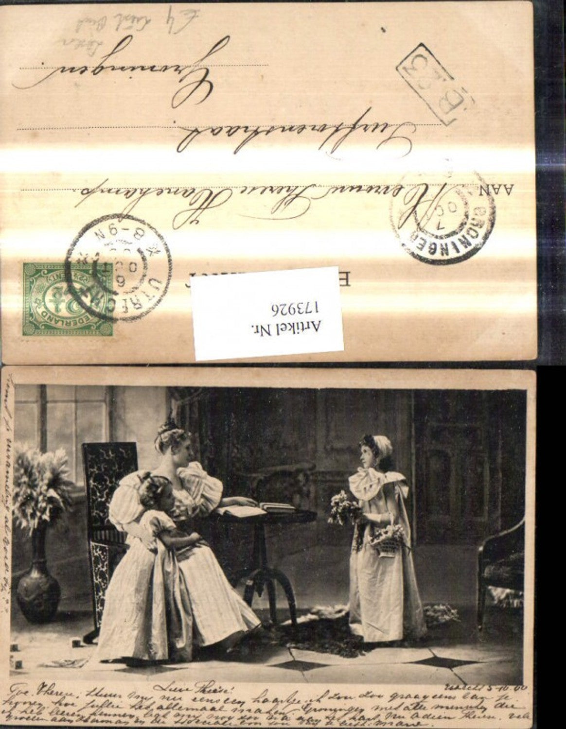 173926,Frau m. Kinder Mädchen liest Buch Lesen Korb m. Blumen
