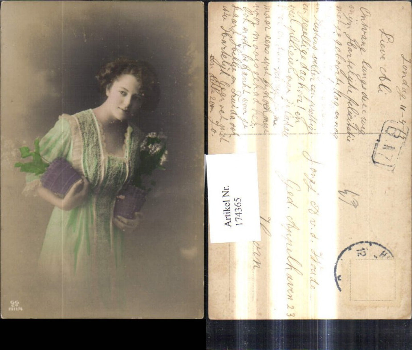 174365,Foto Ak Frau Frau m. Blumentöpfen Blumen