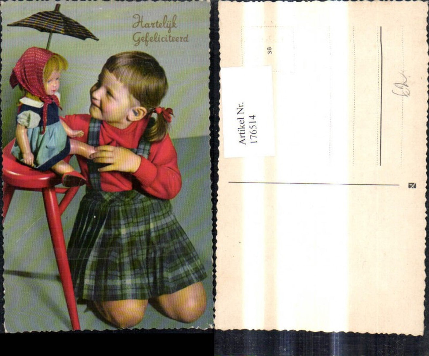 176514,Kind Mädchen m. Puppe Schirm b. Hocker Hartelijk Gefeliciteerd