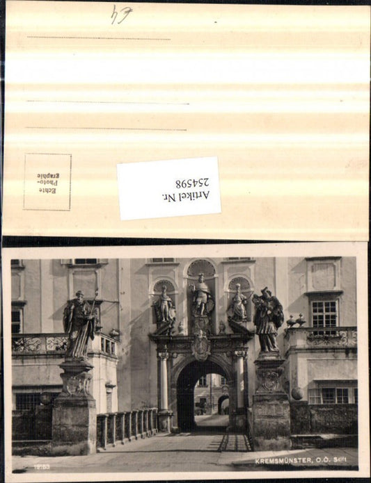 254598,Kremsmünster Stift Portal Statuen