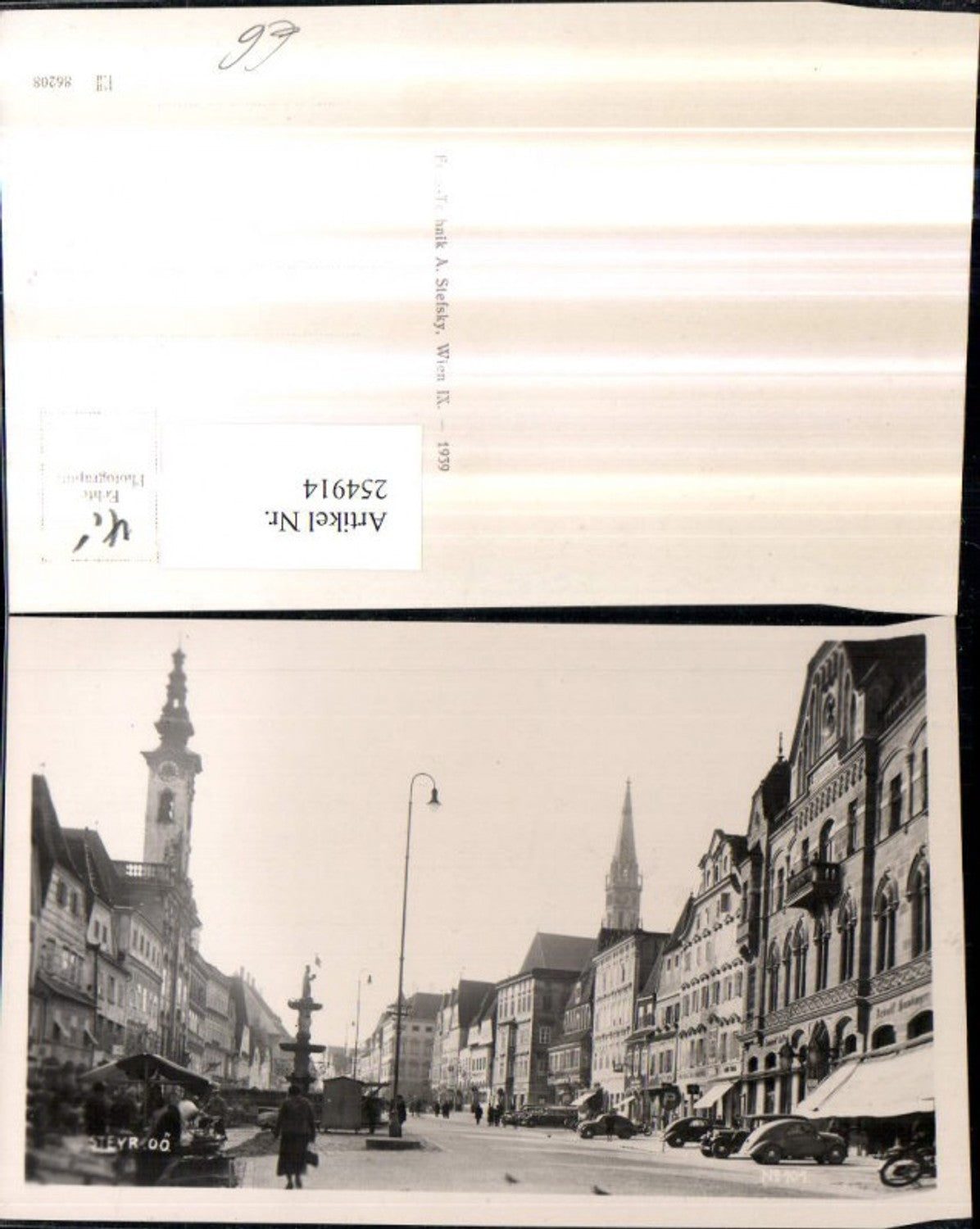 254914,Steyr an d. Enns Hauptplatz Straßenansicht Geschäfte Brunnen Rathaus Kirchenturm