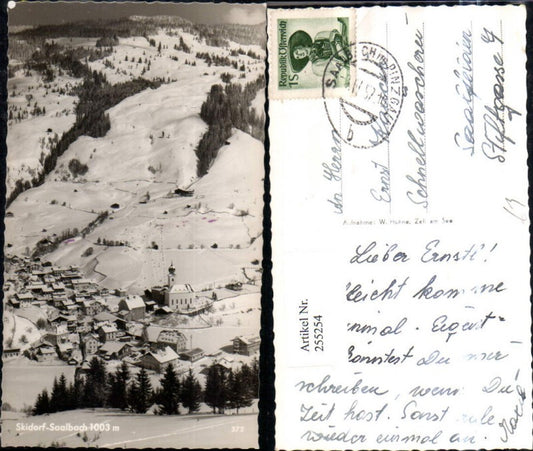 255254,Skidorf Saalbach Totale Bergkulisse Winterbild