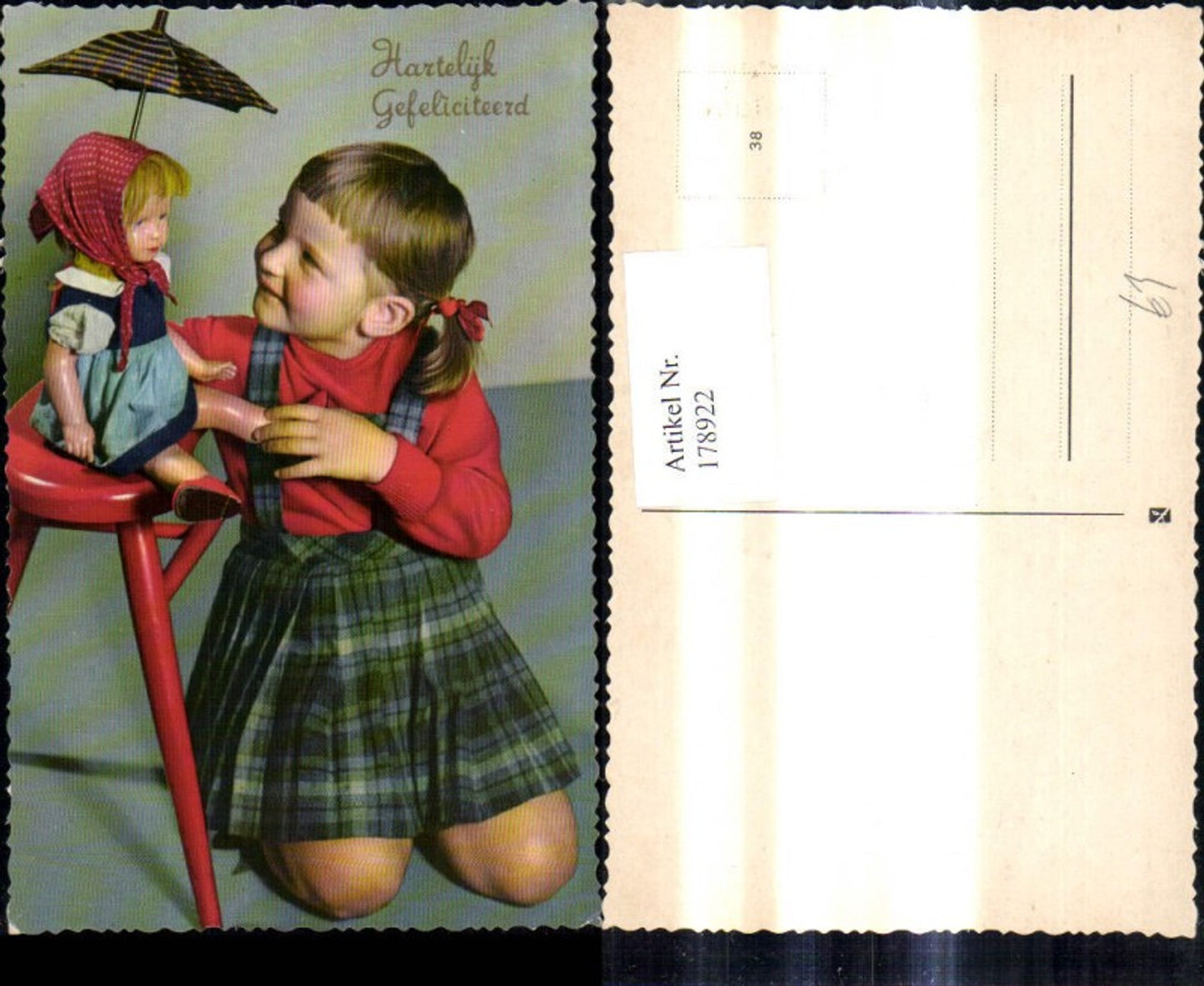 178922,Kind Mädchen m. Puppe Schirm b. Hocker Hartelijk Gefeliciteerd Spielzeug