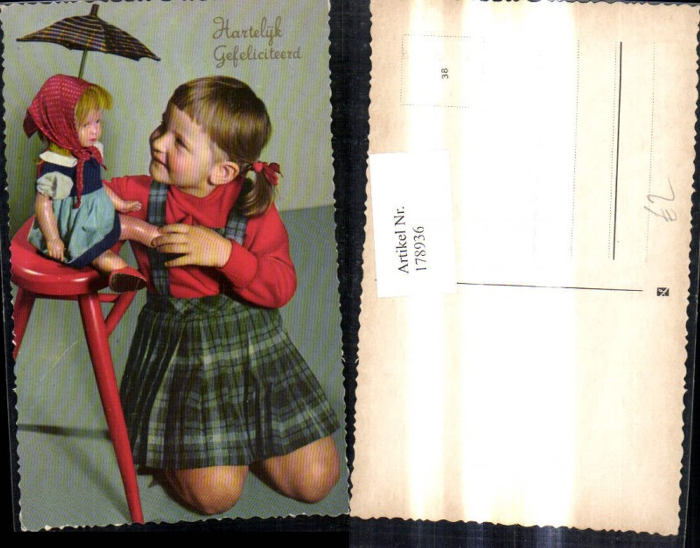 178936,Kind Mädchen m. Puppe Schirm b. Hocker Hartelijk Gefeliciteerd Spielzeug