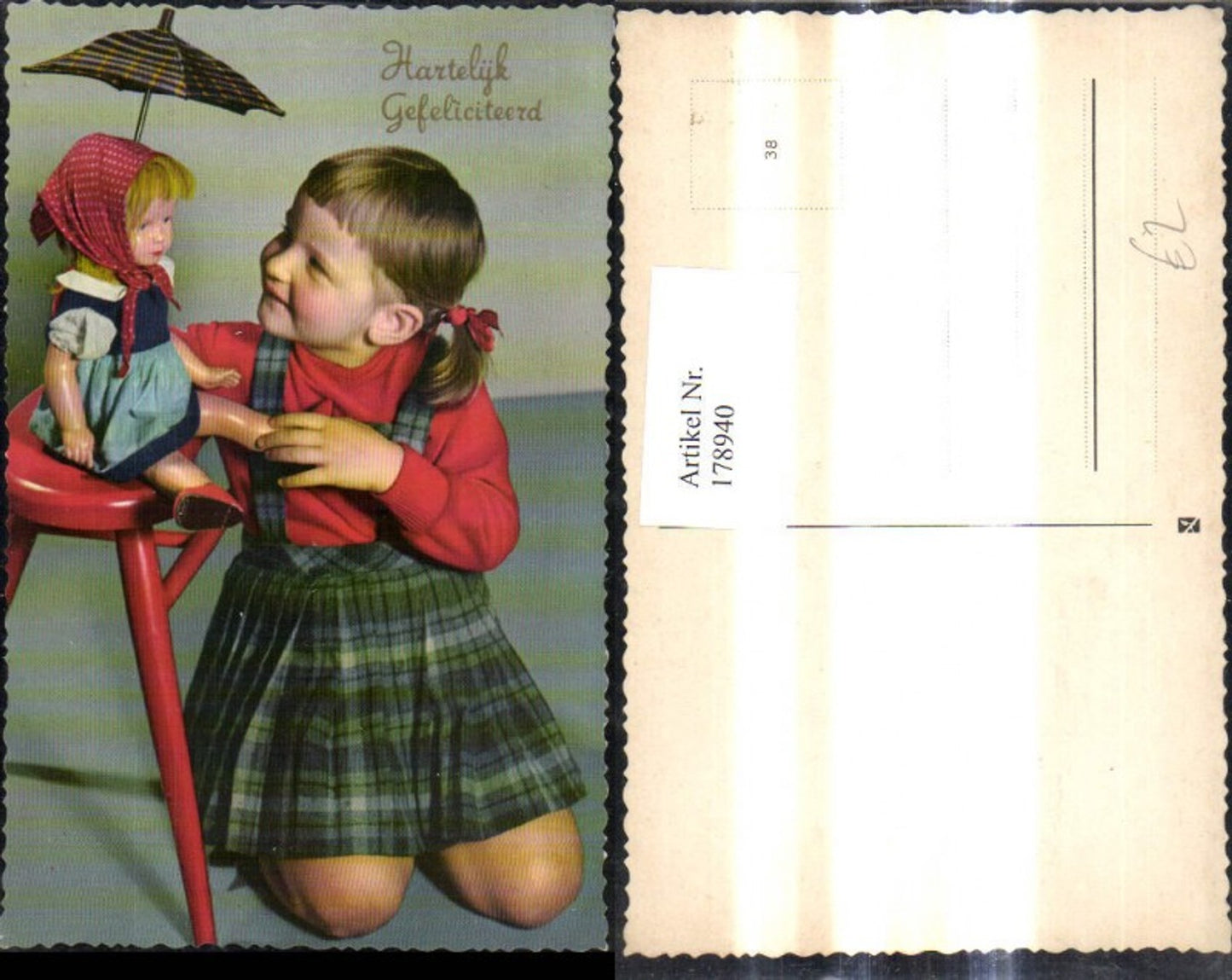 178940,Kind Mädchen m. Puppe Schirm b. Hocker Hartelijk Gefeliciteerd Spielzeug