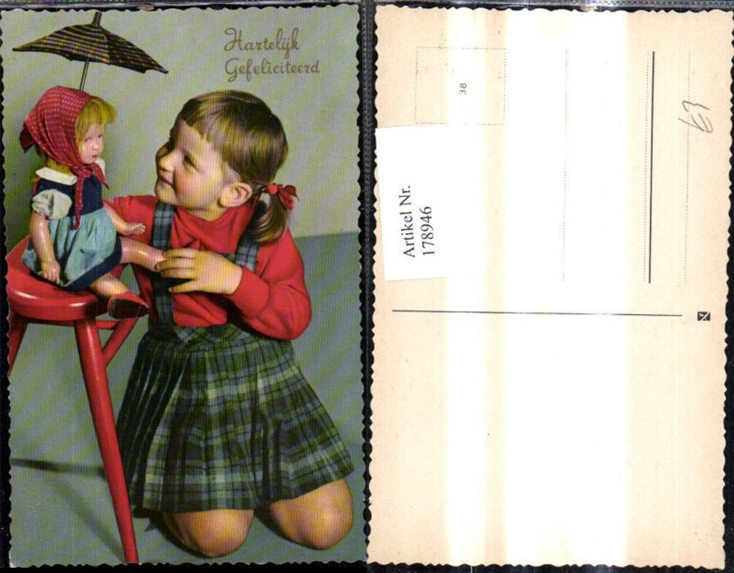 178946,Kind Mädchen m. Puppe Schirm b. Hocker Hartelijk Gefeliciteerd Spielzeug