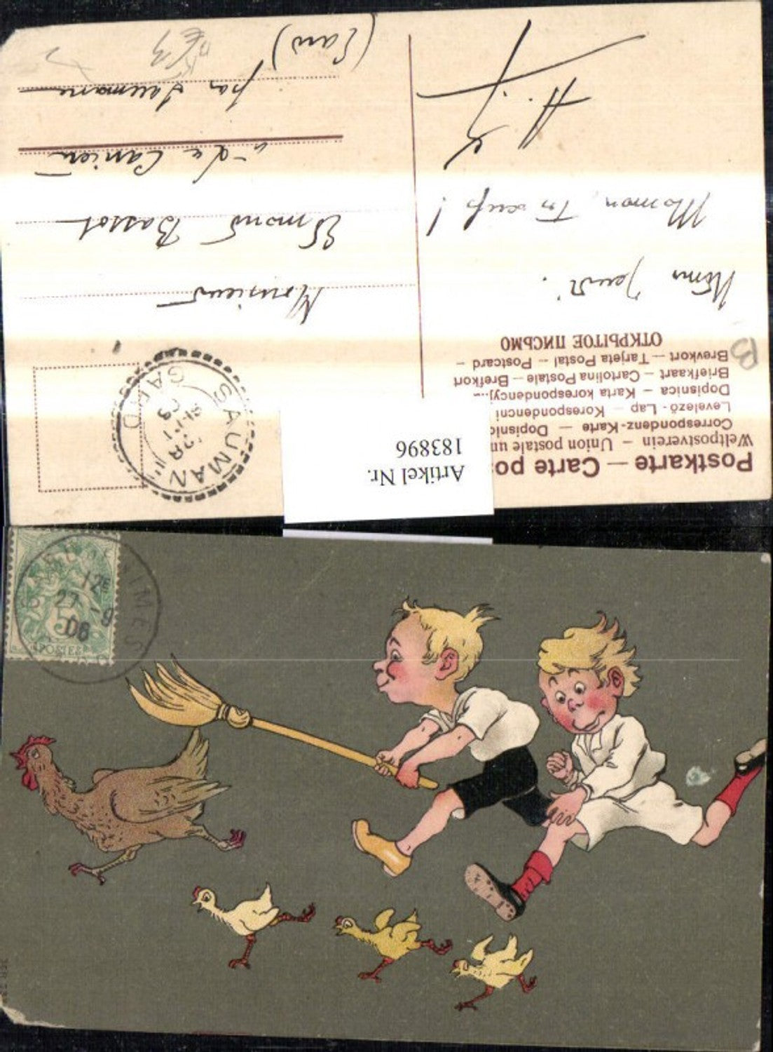 183896,Künstler Ak Buben Jungen m. Besen jagen Hahn Hühner Küken