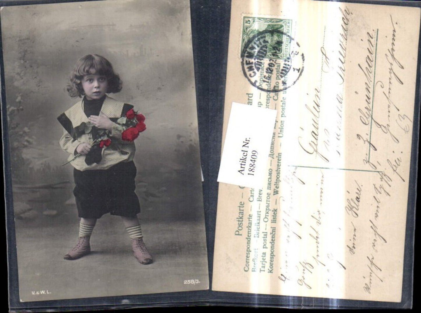 188409,Kind Junge Bub m. Rosen Blumen