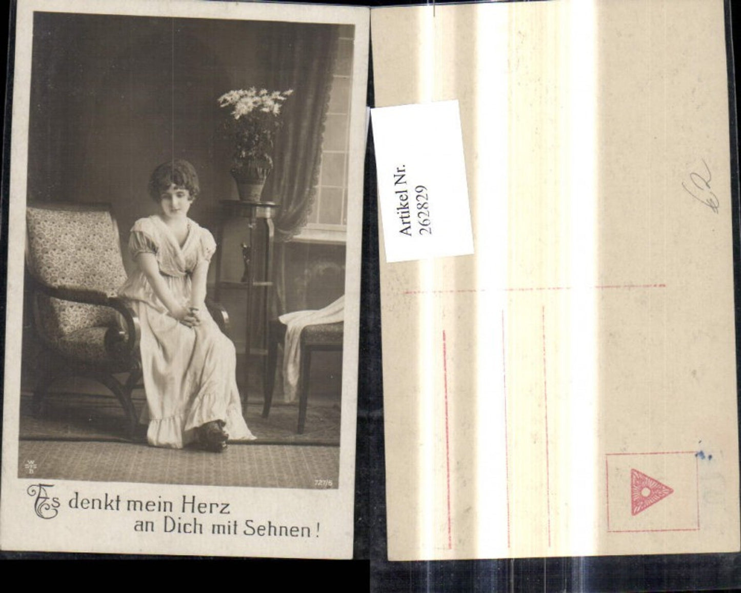 262829,Foto Ak Frau a. Sessel Stuhl Tisch m. Blumen Margeriten Spruch
