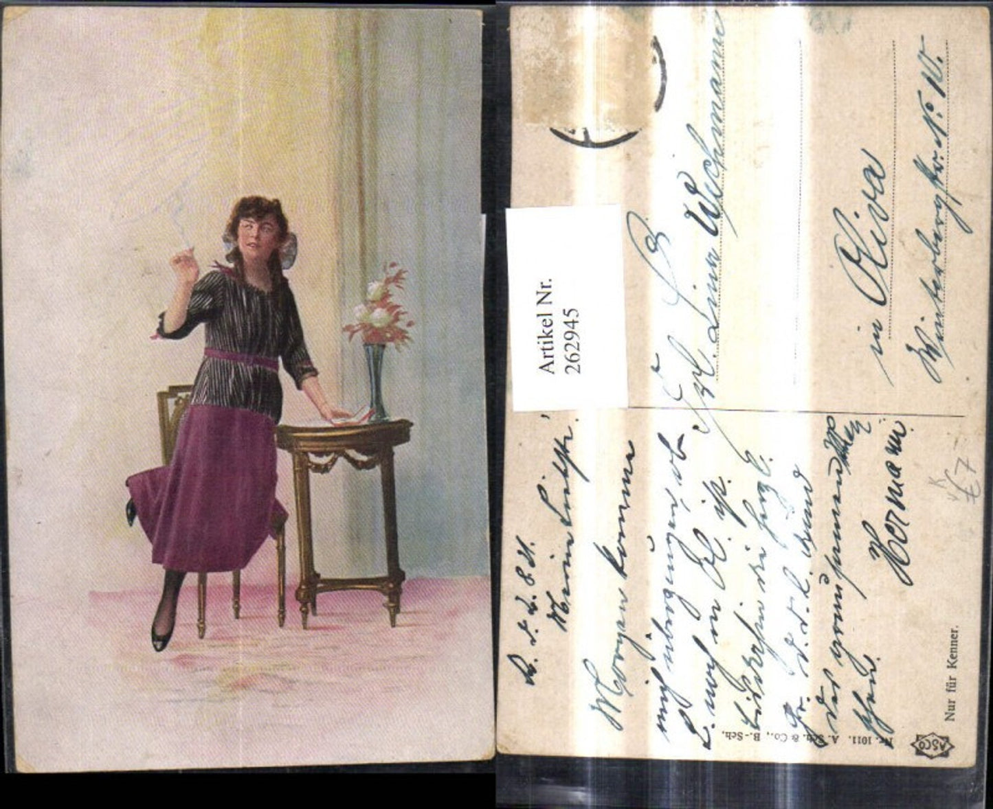 262945,Künstler Ak Frau raucht Zigarette Rauchen Tisch m. Blumenvase pub Arthur Schürer & Co 1011