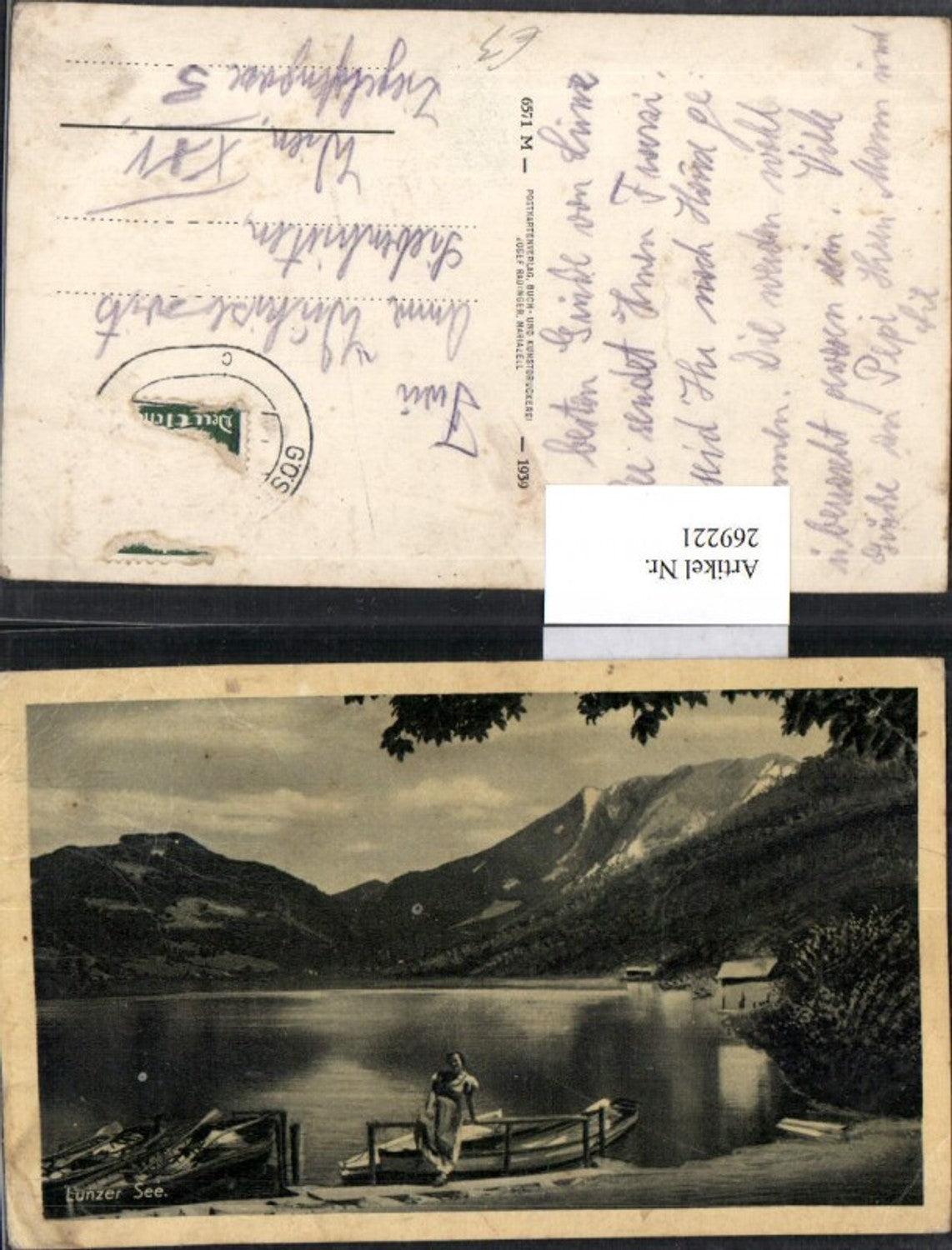 269221,Lunz Lunzer See Ruderboote Frau posiert Bergkulisse